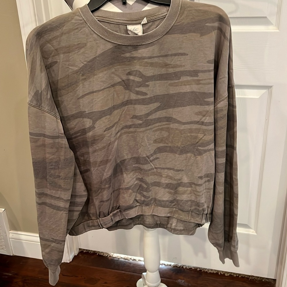 White crow oversized camo crop sweatshirt, size S